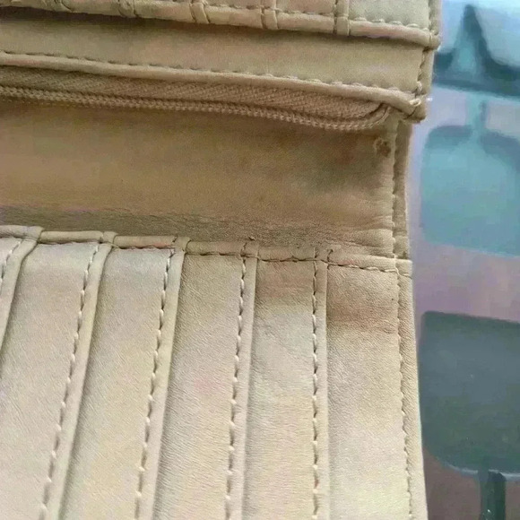 Guess Tri-fold Wallet - Picture 10 of 15